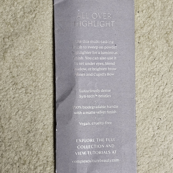 4/$20 🆕 Complex Culture | All Over Highlighter and Powder Brush - Picture 4 of 5